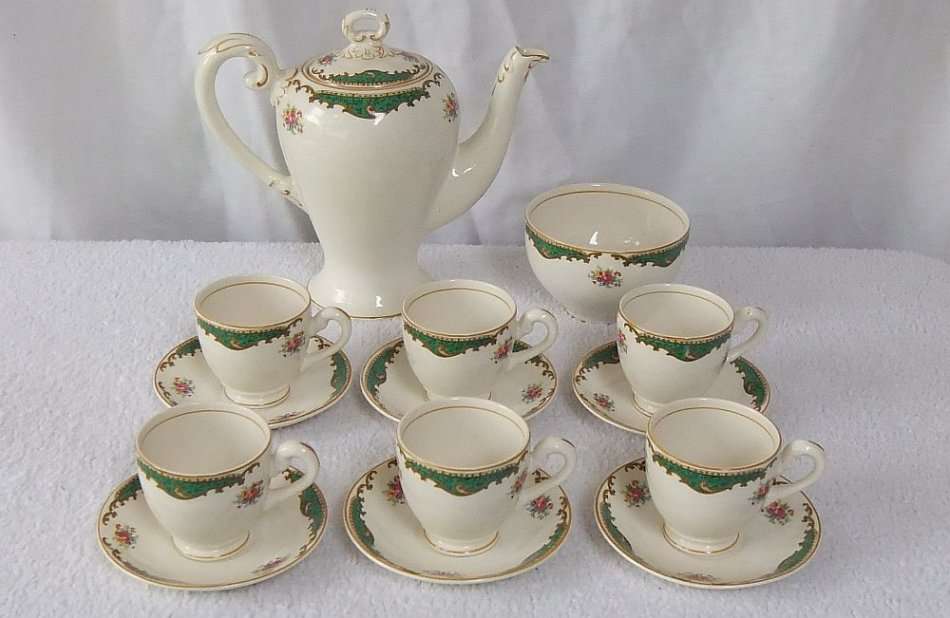 A VINTAGE PORCELAIN ESPRESSO SET BY MYOTT ENGLAND IN GREAT CONDITION