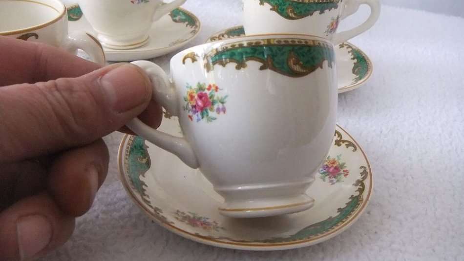 A VINTAGE PORCELAIN ESPRESSO SET BY MYOTT ENGLAND IN GREAT CONDITION