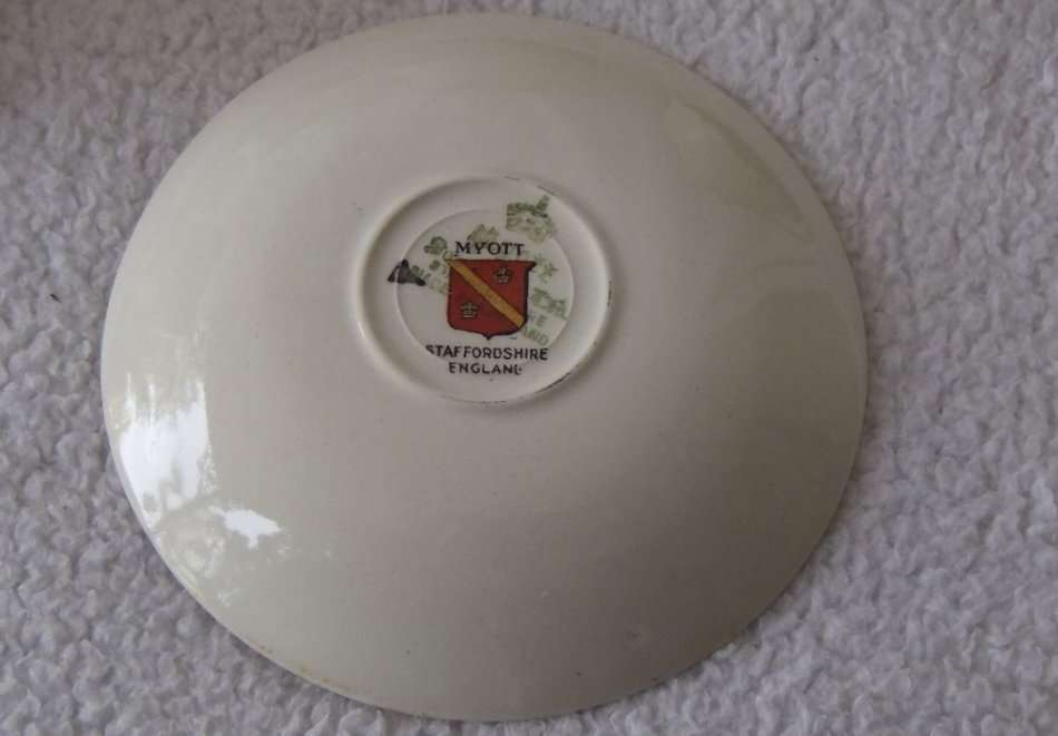 A VINTAGE PORCELAIN ESPRESSO SET BY MYOTT ENGLAND IN GREAT CONDITION