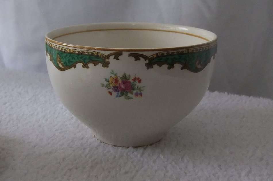 A VINTAGE PORCELAIN ESPRESSO SET BY MYOTT ENGLAND IN GREAT CONDITION