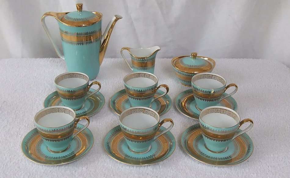 A RARE VINTAGE KPM GERMANY PORCELAIN ESPRESSO SET WITH 24KT GOLD GILT DECORATION