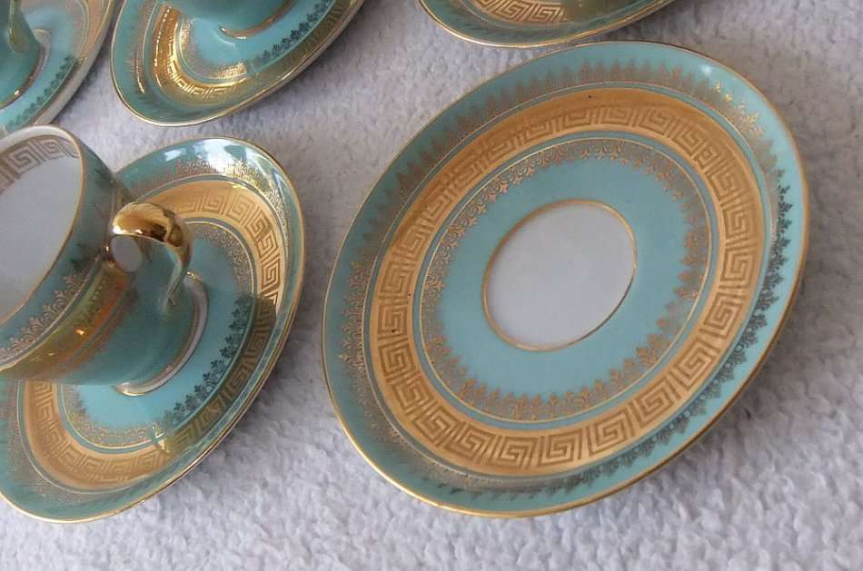 A RARE VINTAGE KPM GERMANY PORCELAIN ESPRESSO SET WITH 24KT GOLD GILT DECORATION