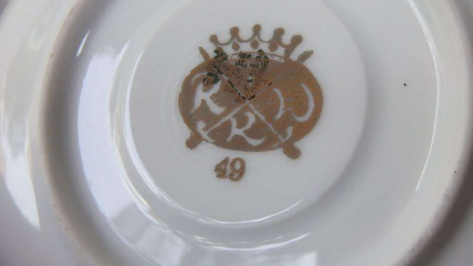 A RARE VINTAGE KPM GERMANY PORCELAIN ESPRESSO SET WITH 24KT GOLD GILT DECORATION