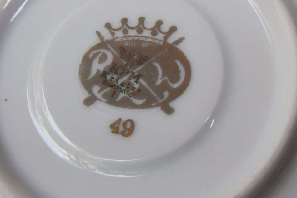 A RARE VINTAGE KPM GERMANY PORCELAIN ESPRESSO SET WITH 24KT GOLD GILT DECORATION