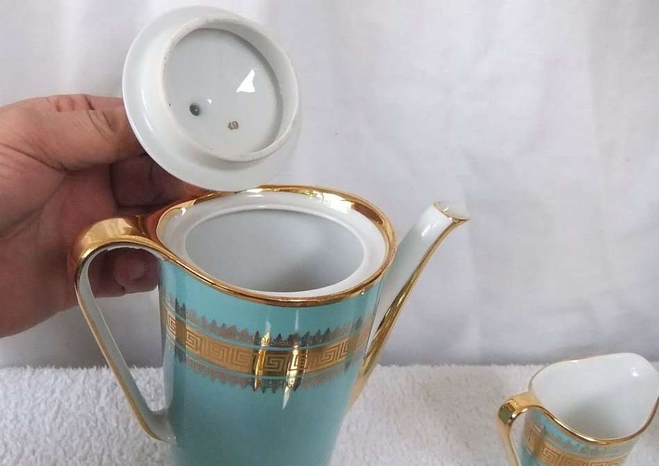A RARE VINTAGE KPM GERMANY PORCELAIN ESPRESSO SET WITH 24KT GOLD GILT DECORATION