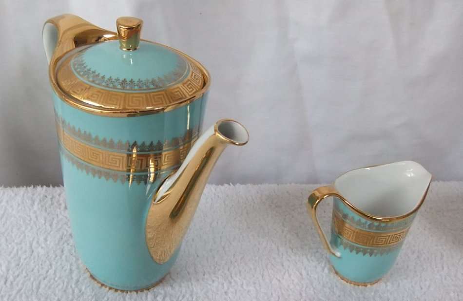 A RARE VINTAGE KPM GERMANY PORCELAIN ESPRESSO SET WITH 24KT GOLD GILT DECORATION