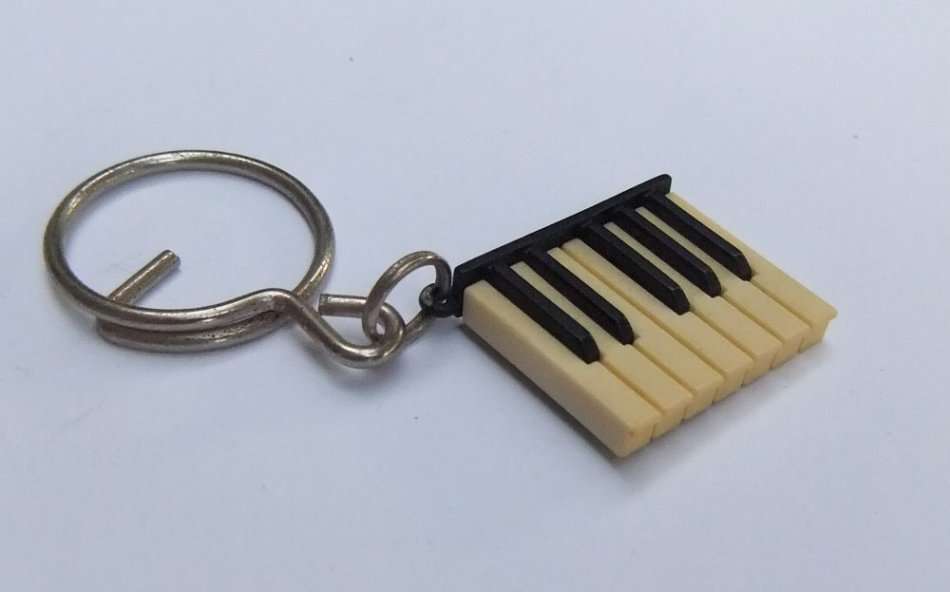 VINTAGE PIANO KEYS THEME KEYRING