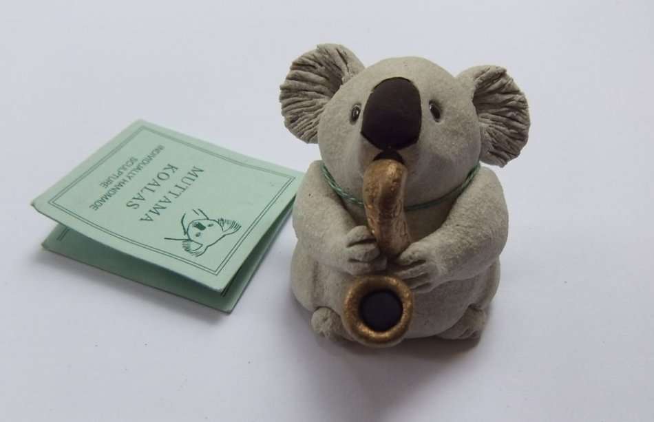 R1 START !! A POTTERY KOALA BY MUTAMMA POTTERIES HANDMADE IN AUSTRALIA