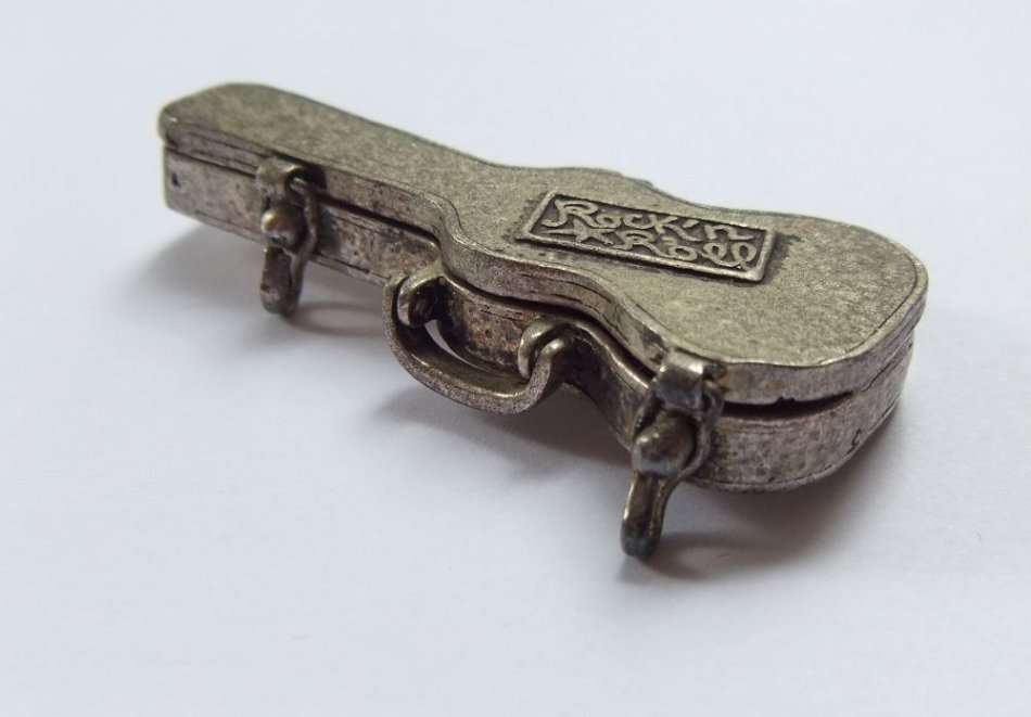 A TINY VINTAGE PEWTER METAL GUITAR CASE SHAPED TRINKET BOX