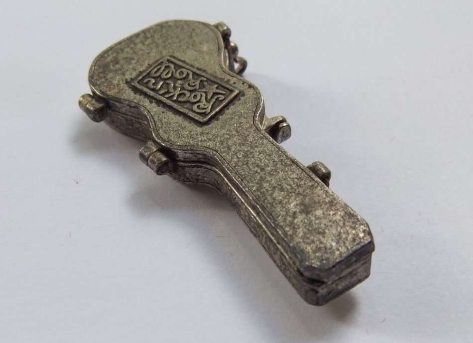 A TINY VINTAGE PEWTER METAL GUITAR CASE SHAPED TRINKET BOX