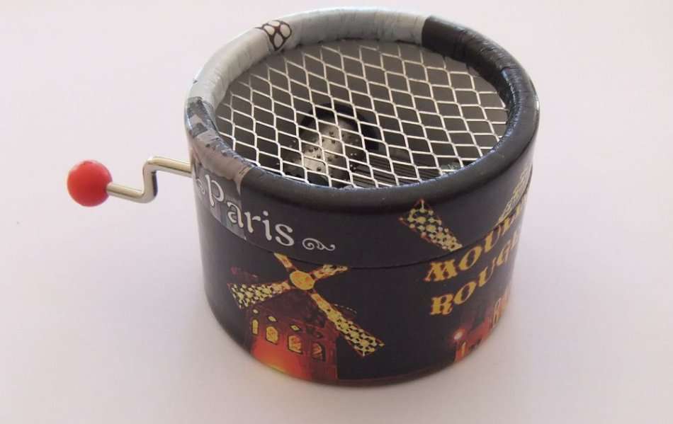 WINDING MUSIC BOX