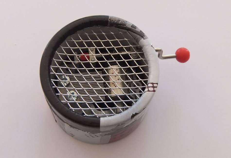 WINDING MUSIC BOX