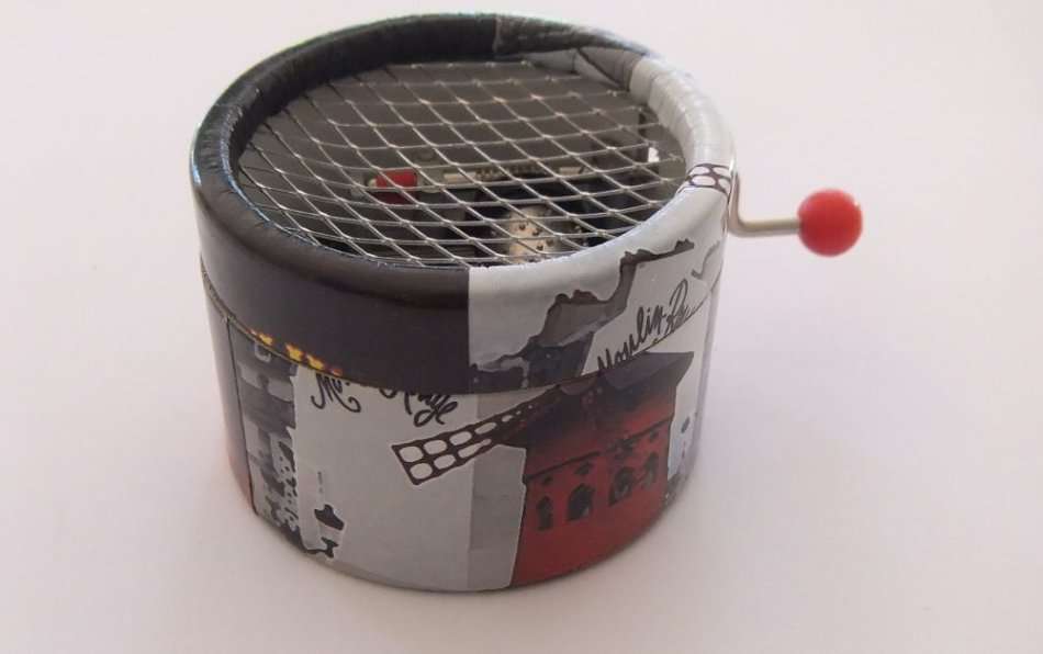 WINDING MUSIC BOX