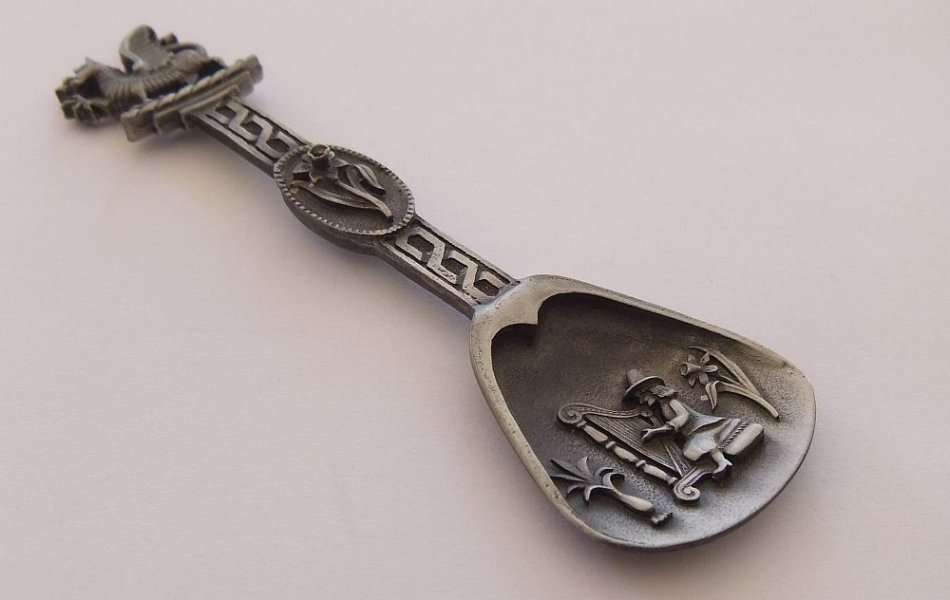DETAILED VINTAGE PEWTER SPOON