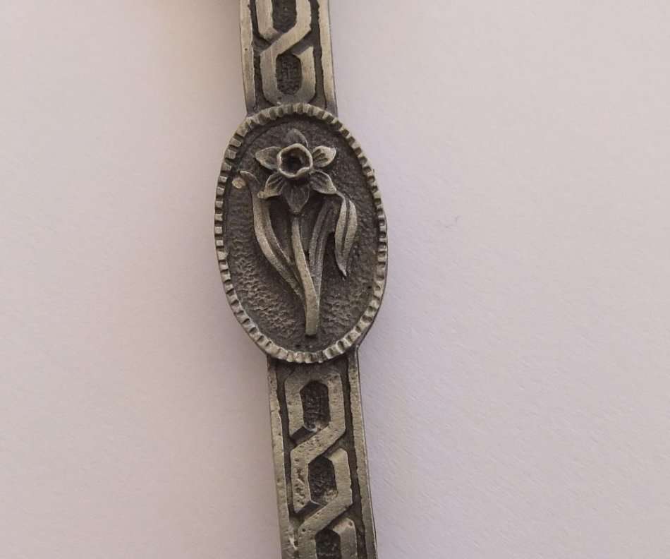 DETAILED VINTAGE PEWTER SPOON