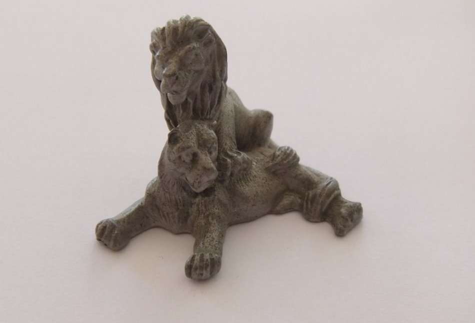 VINTAGE PEWTER LIONS FIGURE - ROYAL SELANGOR