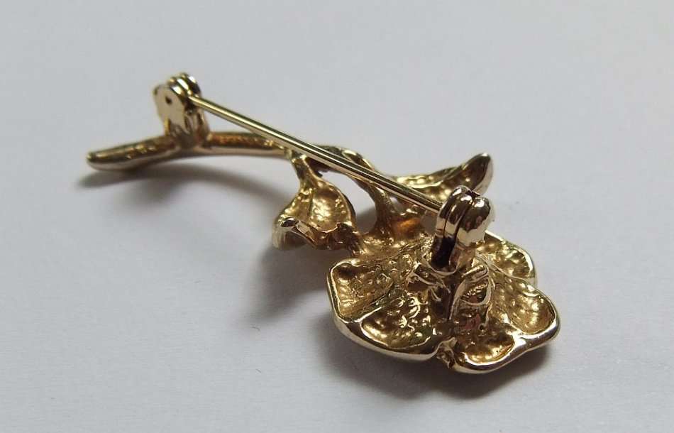 VINTAGE FLOWER BROOCH