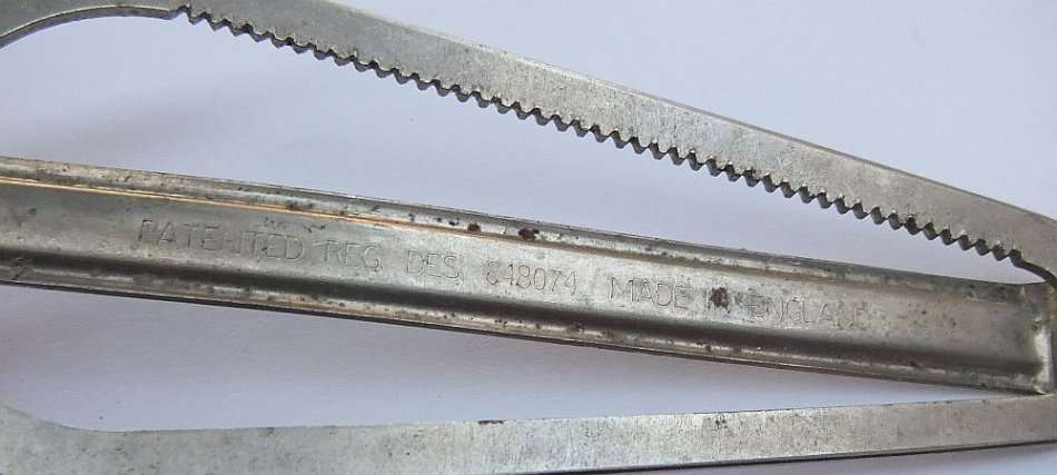 A VINTAGE BOTTLE OPENER / LID REMOVER MADE IN ENGLAND