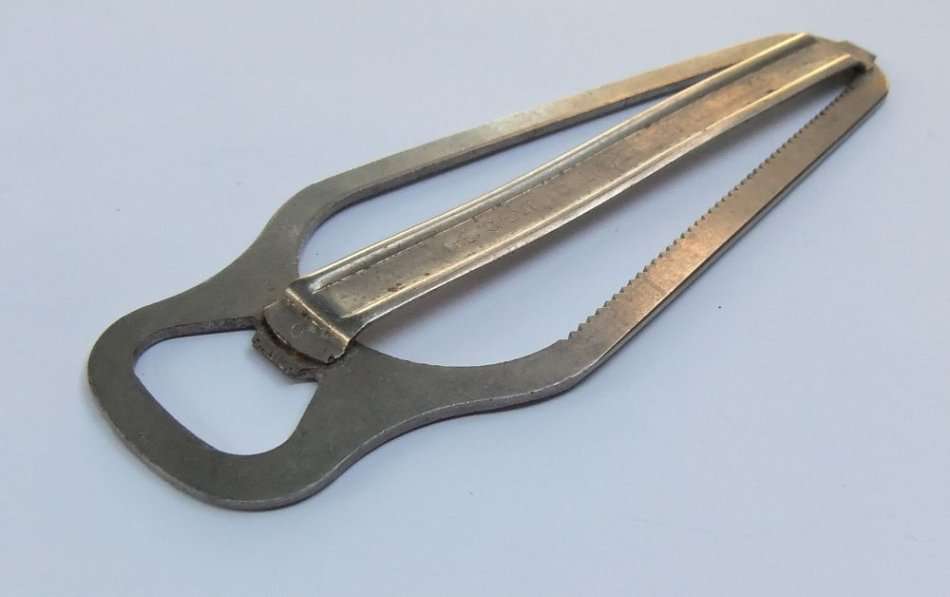 A VINTAGE BOTTLE OPENER / LID REMOVER MADE IN ENGLAND