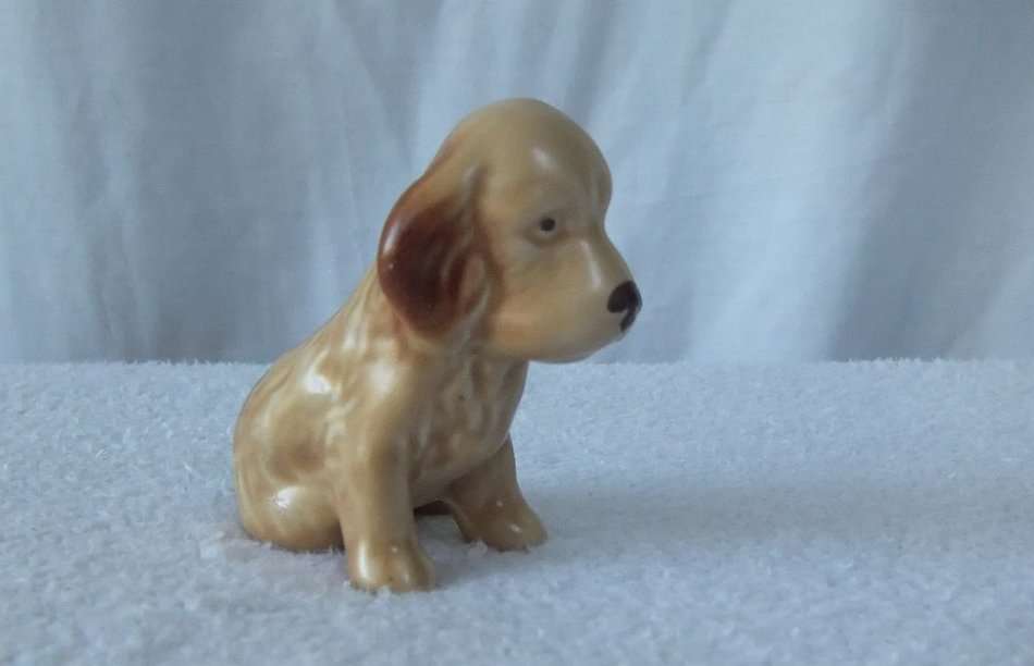 R1 START !! A RARE VINTAGE PORCELAIN PUPPY BY SYLVAC ENGLAND