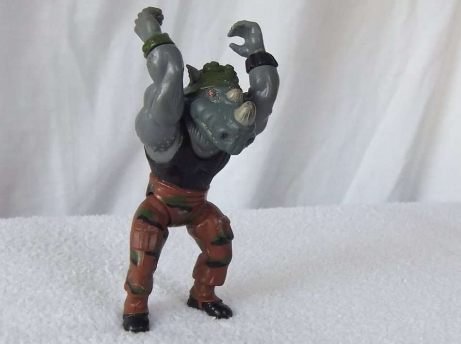 R1 START !! A COOL 1988 ROCKSTEADY FIGURE FROM TEENAGE MUTANT NINJA TURTLES - TMNT