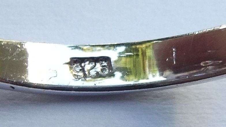 AS NEW !! A SOLID STERLING SILVER ENGAGEMENT TYPE RING SET WITH A BEAUTIFUL FACETED STONE - TESTED