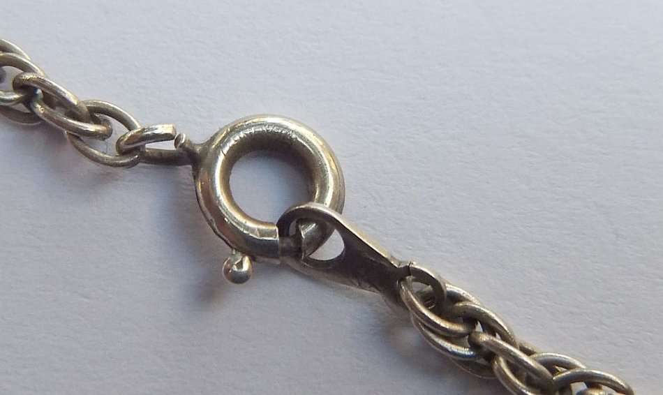 A VINTAGE SOLID EGYPTIAN SILVER SCARAB PENDANT WITH A STERLING SILVER NECKLACE !! RARE !!