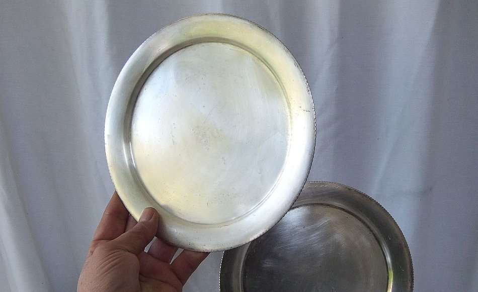 AN EXCEPTIONALLY RARE SET OF 6 E.P.N.S ( SILVER PLATE ) CAKE PLATES - VERY VERY LAANIE HEY