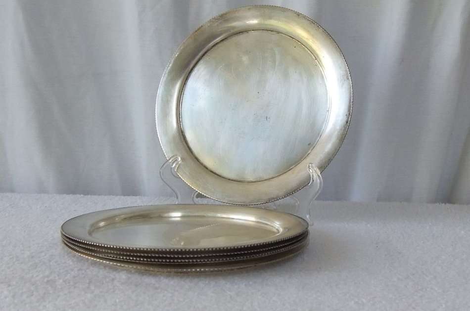 AN EXCEPTIONALLY RARE SET OF 6 E.P.N.S ( SILVER PLATE ) CAKE PLATES - VERY VERY LAANIE HEY