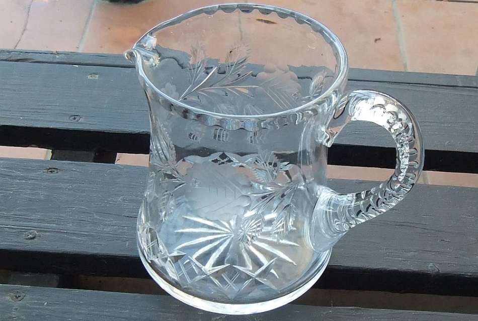 TOP CLASS !! AN EXQUISITE OLD CUT GLASS WATER JUG IN GREAT CONDITION FOR AGE - LOOK