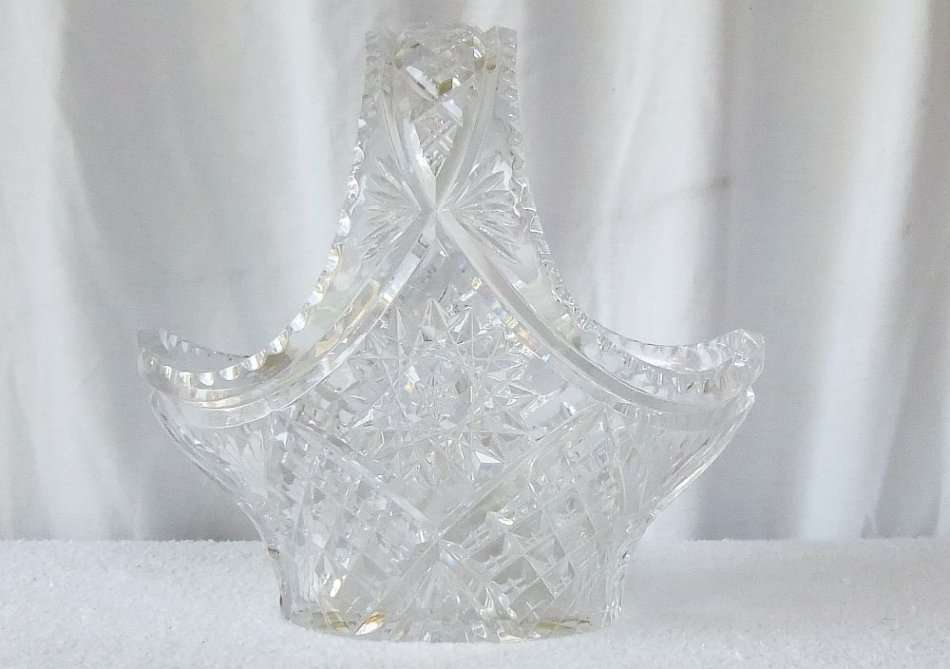 A BEAUTIFUL BIG AND HEAVY OLD CUT GLASS FRUIT BASKET IN AMAZING CONDITION FOR AGE