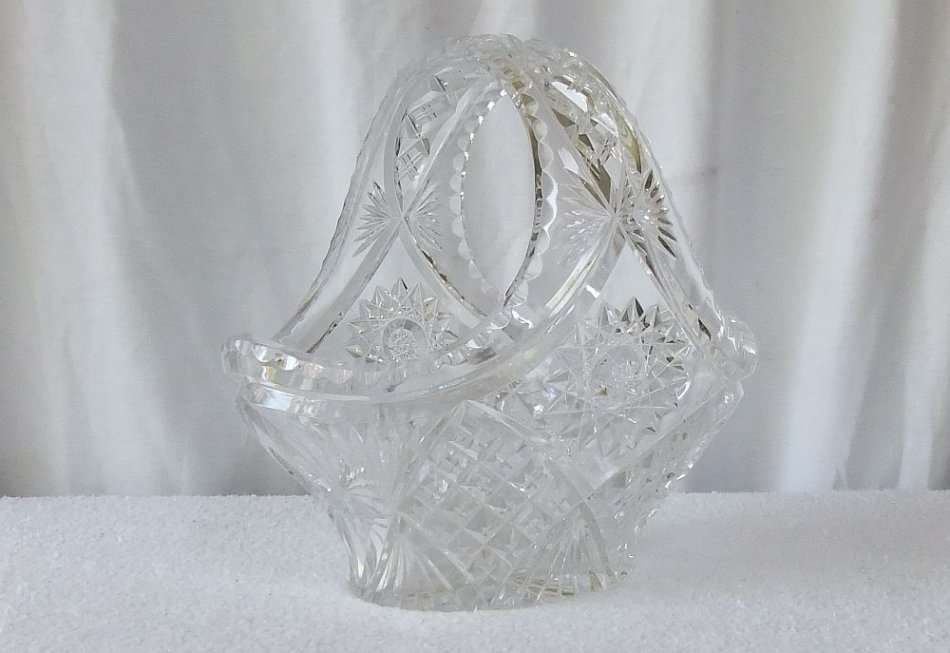 A BEAUTIFUL BIG AND HEAVY OLD CUT GLASS FRUIT BASKET IN AMAZING CONDITION FOR AGE