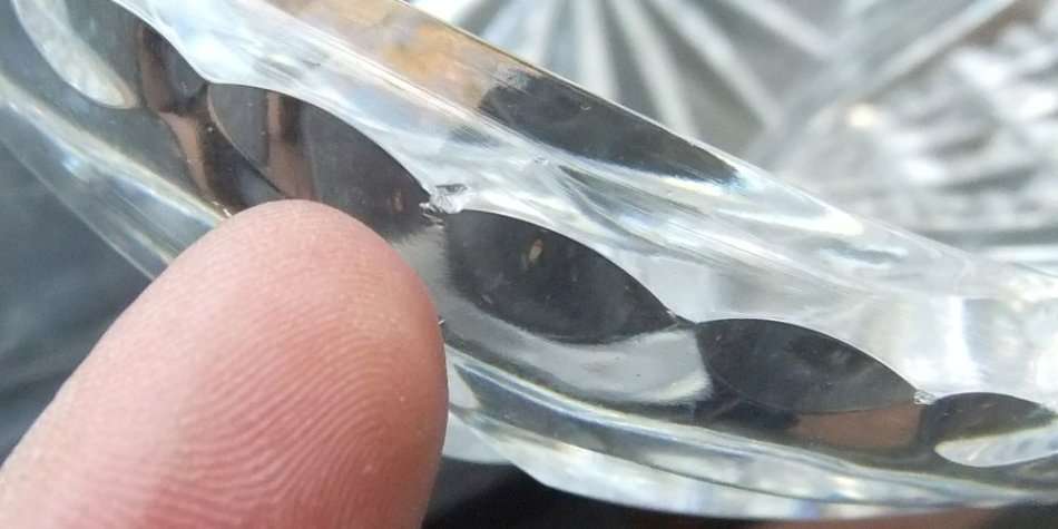 A BEAUTIFUL BIG AND HEAVY OLD CUT GLASS FRUIT BASKET IN AMAZING CONDITION FOR AGE