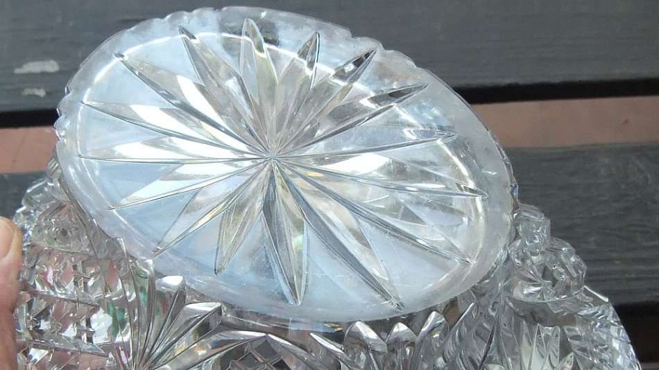 A BEAUTIFUL BIG AND HEAVY OLD CUT GLASS FRUIT BASKET IN AMAZING CONDITION FOR AGE