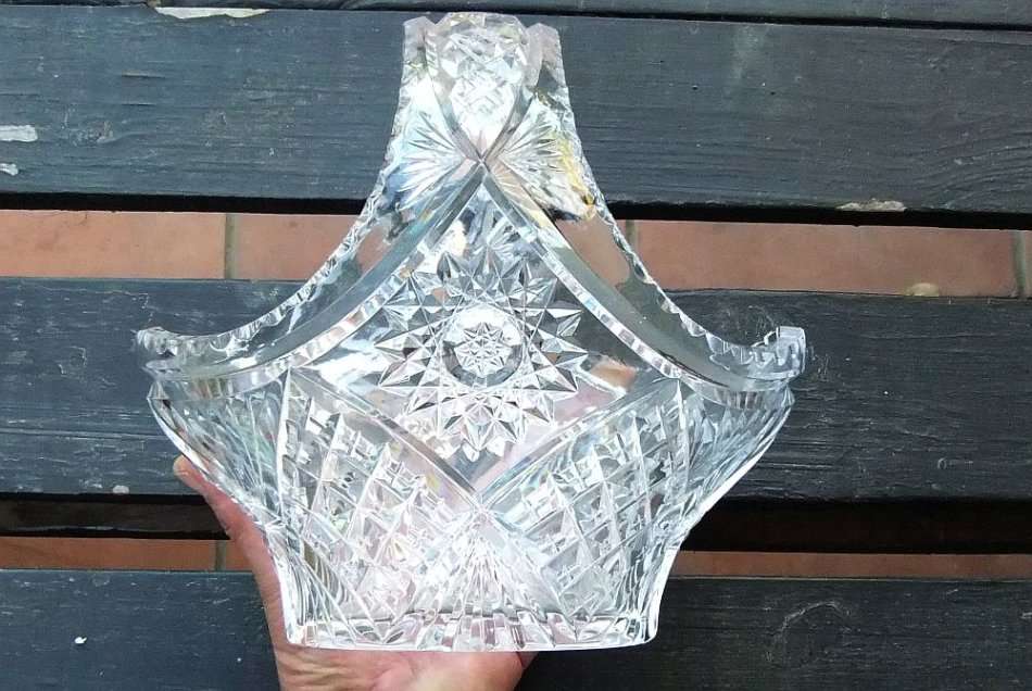 A BEAUTIFUL BIG AND HEAVY OLD CUT GLASS FRUIT BASKET IN AMAZING CONDITION FOR AGE