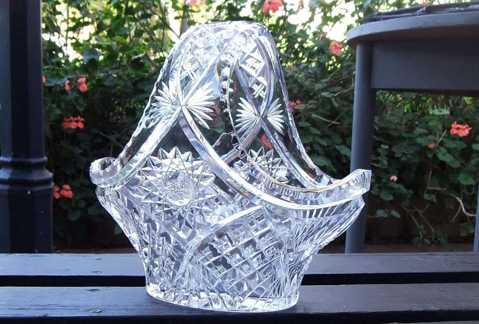 A BEAUTIFUL BIG AND HEAVY OLD CUT GLASS FRUIT BASKET IN AMAZING CONDITION FOR AGE