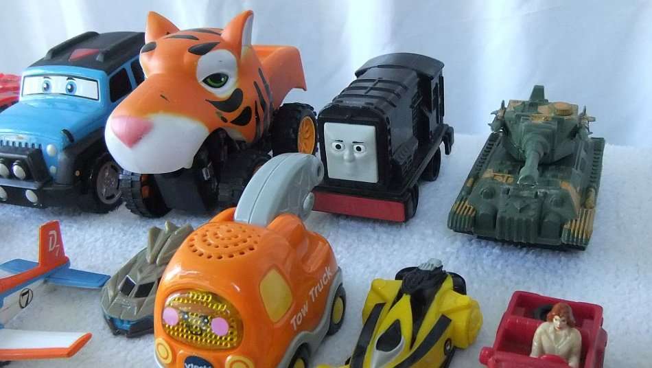A CUTE JOBLOT OF CARS WITH EYES FROM DISNEY ./ PIXAR PLUS OTHER PLASTIC VEHICLES !! BID FOR THE LOT