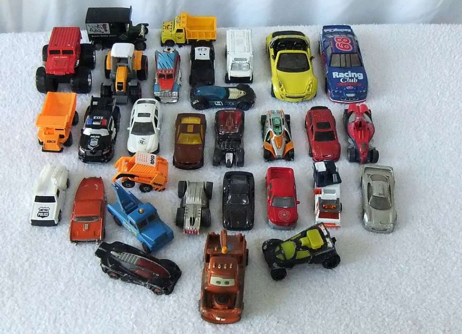 AN INTERESTING JOBLOT OF VARIOUS PRELOVED DIE CAST VEHICLES !! BID FOR THE LOT !!