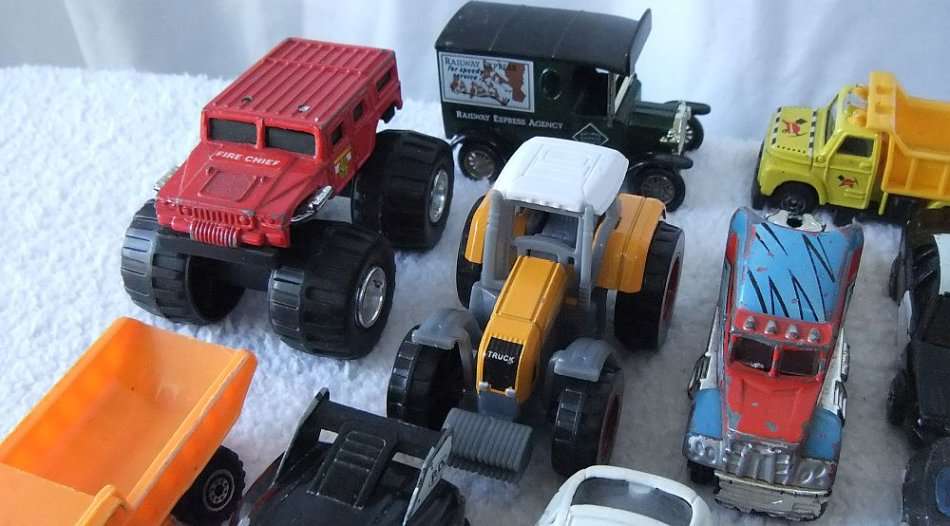 AN INTERESTING JOBLOT OF VARIOUS PRELOVED DIE CAST VEHICLES !! BID FOR THE LOT !!