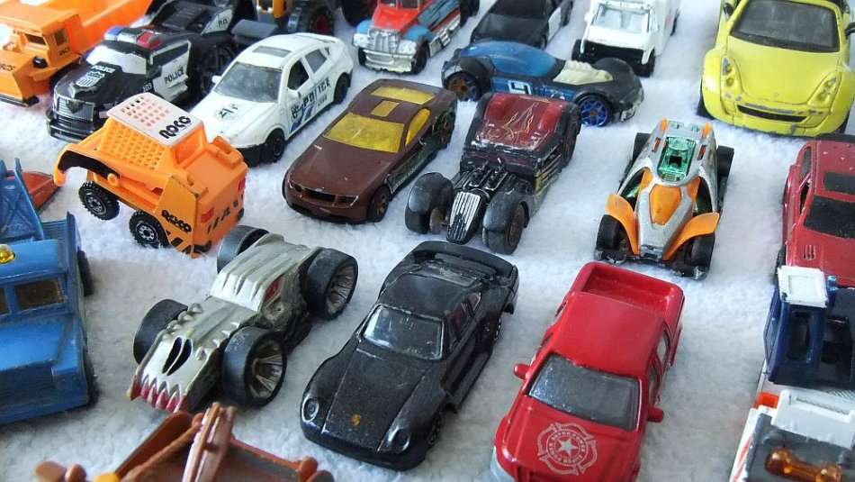 AN INTERESTING JOBLOT OF VARIOUS PRELOVED DIE CAST VEHICLES !! BID FOR THE LOT !!