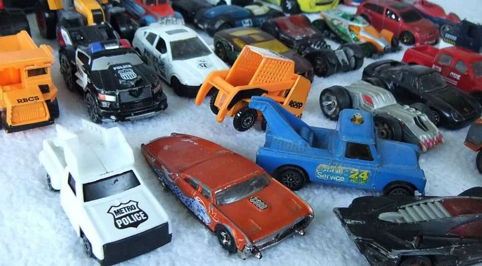 AN INTERESTING JOBLOT OF VARIOUS PRELOVED DIE CAST VEHICLES !! BID FOR THE LOT !!