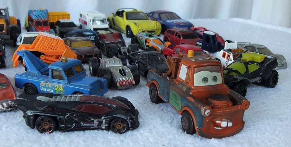 AN INTERESTING JOBLOT OF VARIOUS PRELOVED DIE CAST VEHICLES !! BID FOR THE LOT !!