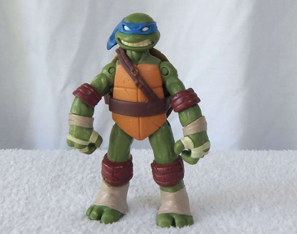 R1 START !! A 2012 LEONARDO NINJA TURTLE - TMNT