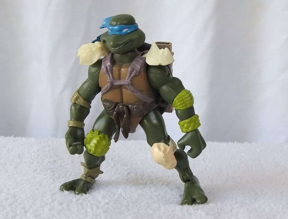 R1 START !! A 2005 LEONARDO NINJA TURTLE FIGURE - TMNT