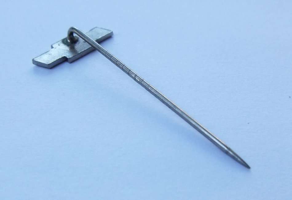 R1 START !! A RARE VINTAGE CHEVROLET LAPEL ADVERTISING PIN