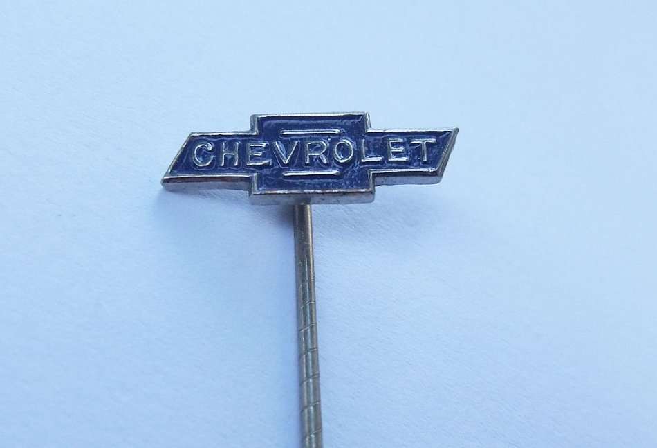 R1 START !! A RARE VINTAGE CHEVROLET LAPEL ADVERTISING PIN