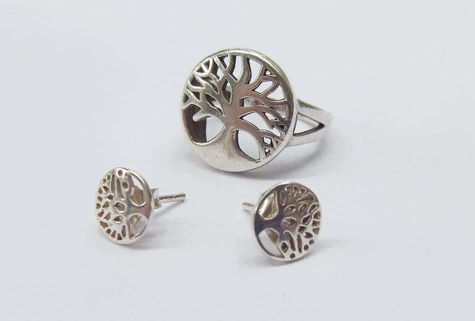 SPECIAL DEAL !! A SOLID STERLING SILVER TREE OF LIFE RING WITH STERLING SILVER TREE OF LIFE EARRINGS