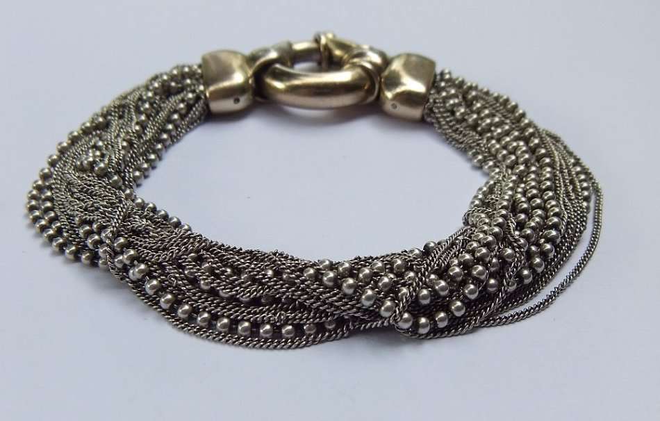 WOW ! WOW ! WOW !! A MAGNIFICENT HALLMARKED STERLING SILVER DESIGNER MULTI STRAND BRACELET !! 40 GR