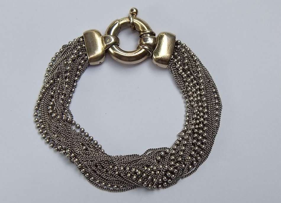 WOW ! WOW ! WOW !! A MAGNIFICENT HALLMARKED STERLING SILVER DESIGNER MULTI STRAND BRACELET !! 40 GR