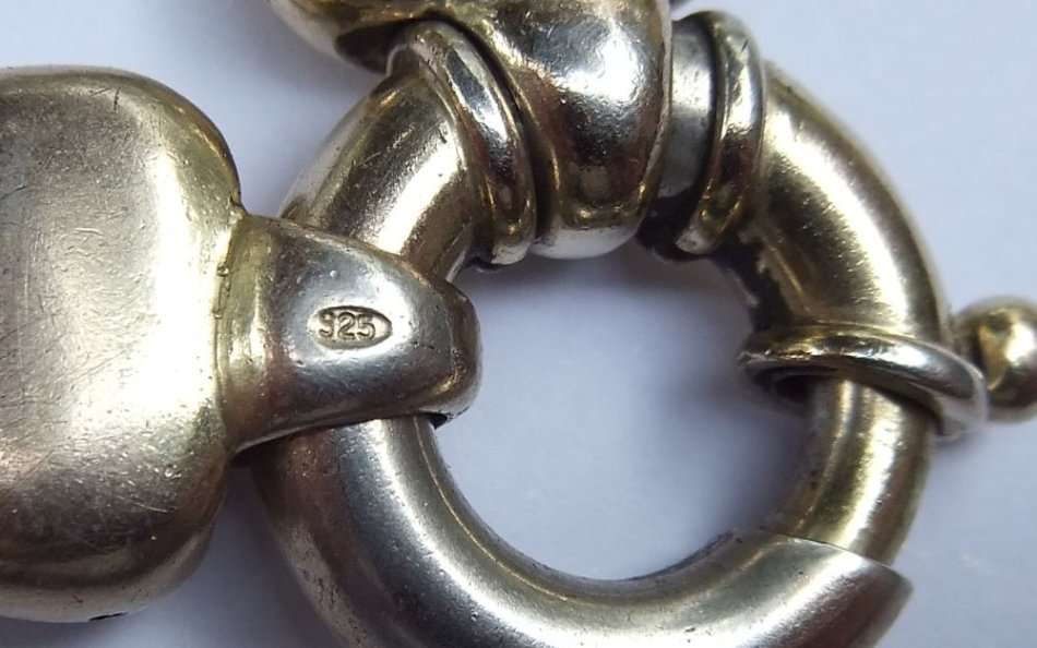 WOW ! WOW ! WOW !! A MAGNIFICENT HALLMARKED STERLING SILVER DESIGNER MULTI STRAND BRACELET !! 40 GR